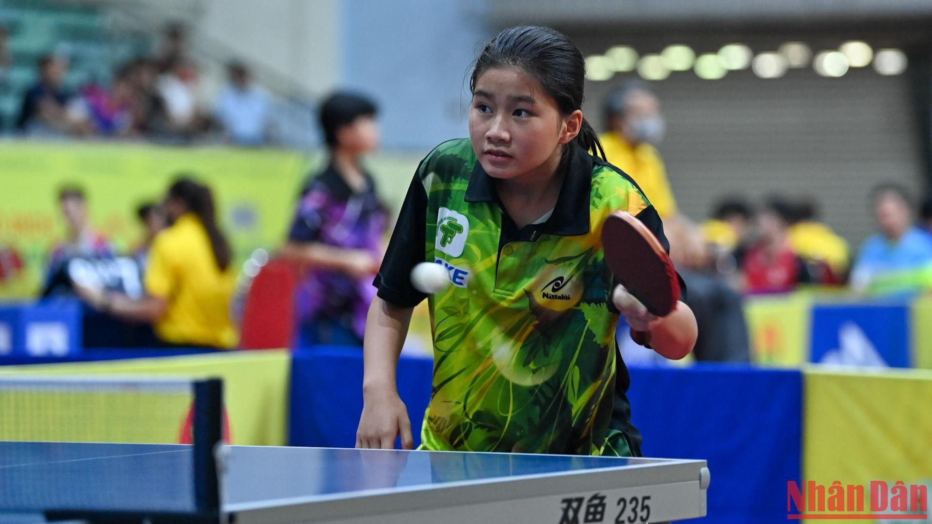 Tay vợt Nguyễn Như Quỳnh (13 tuổi) của đoàn Thành phố Hồ Chí Minh lần thứ hai tham dự giải vô địch bóng bàn quốc gia Báo Nhân Dân. Cô bé từng là tay vợt nhỏ tuổi nhất lọt vào đến vòng 32 tay vợt mạnh tại giải năm 2020.