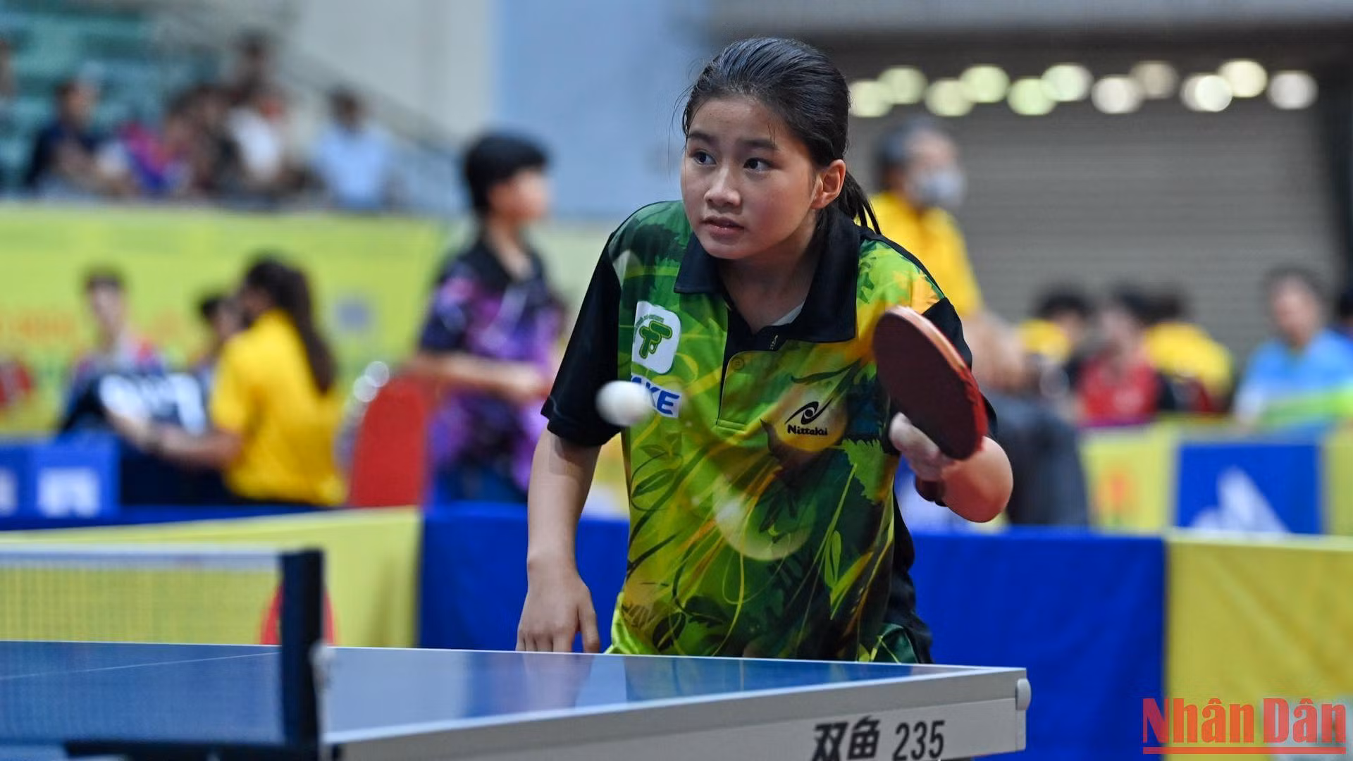 Tay vợt Nguyễn Như Quỳnh (13 tuổi) của đoàn Thành phố Hồ Chí Minh lần thứ hai tham dự giải vô địch bóng bàn quốc gia Báo Nhân Dân. Cô bé từng là tay vợt nhỏ tuổi nhất lọt vào đến vòng 32 tay vợt mạnh tại giải năm 2020.