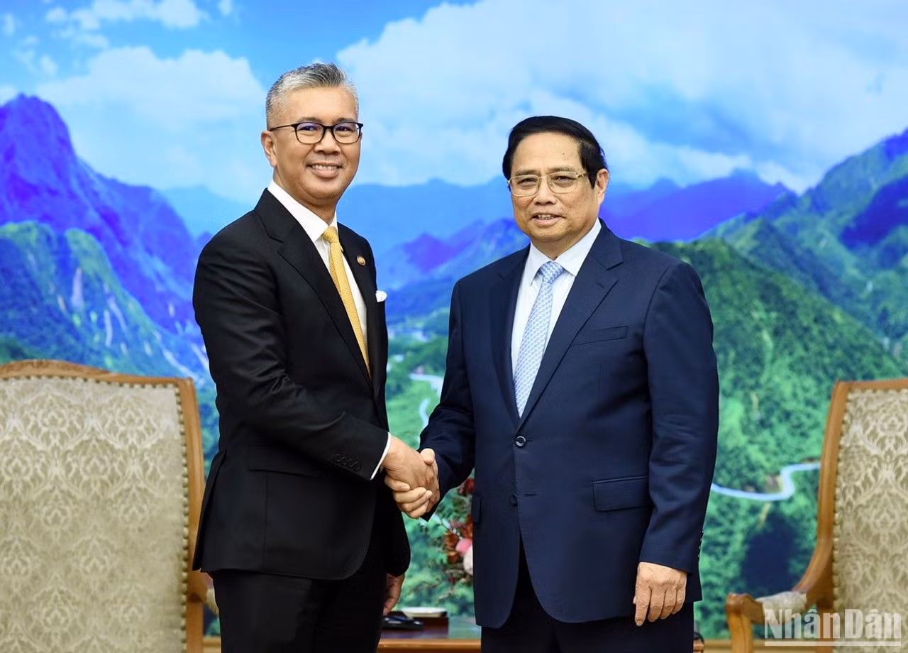 Thủ tướng Phạm Minh Chính đón Bộ trưởng Đầu tư, Thương mại và Công nghiệp Malaysia Zafrul Abdul Aziz.