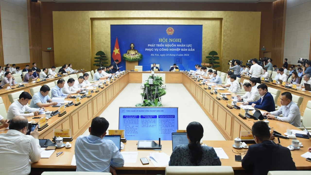 Hội nghị phát triển nguồn nhân lực phục vụ công nghiệp bán dẫn diễn ra tại Hà Nội, chiều 24/4.