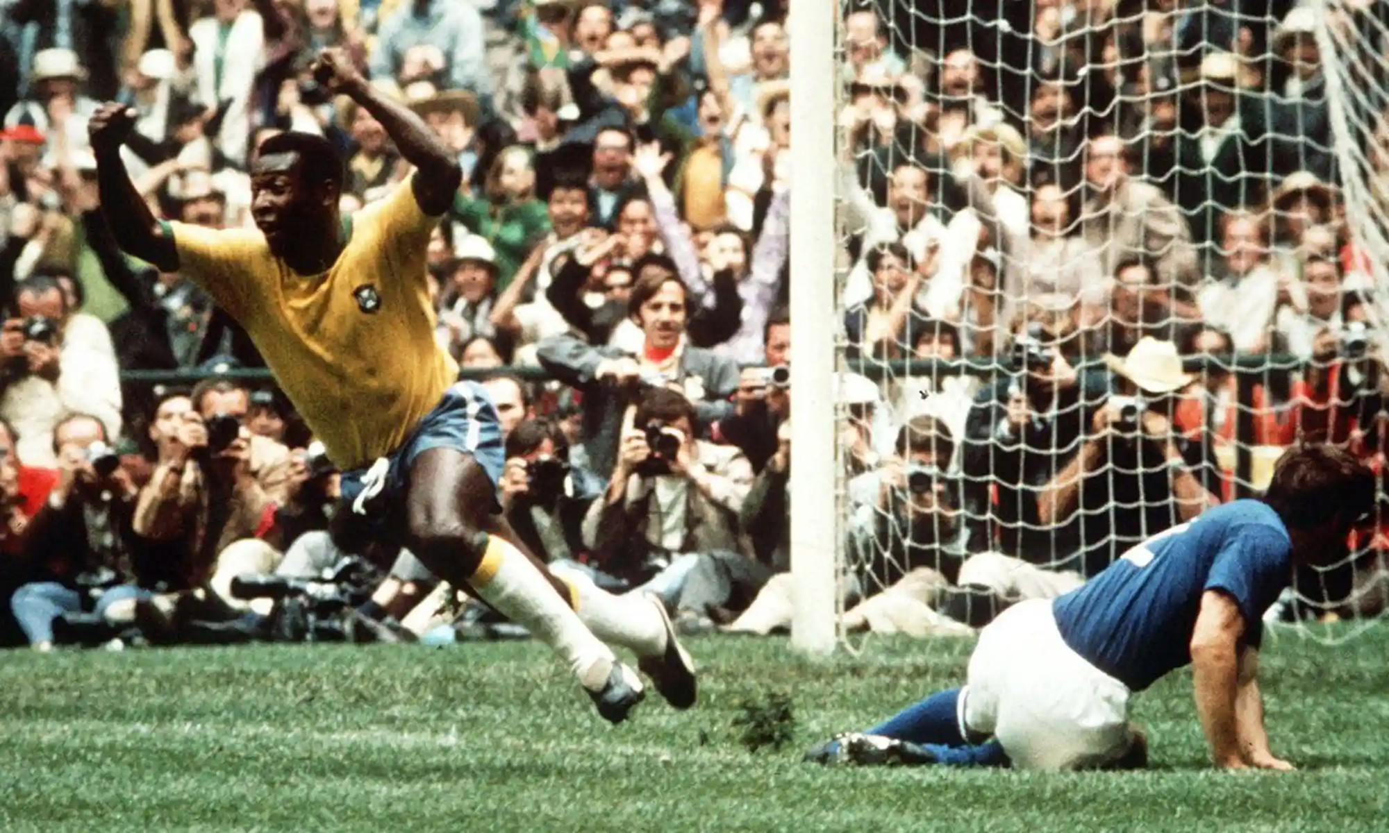 Ngày 29/12, Pelé - ngôi sao bóng đá của đất nước Brazil, một trong những biểu tượng của môn thể thao vua trên thế giới, đã qua đời ở tuổi 82. (Ảnh: Colorsport/Shutterstock)