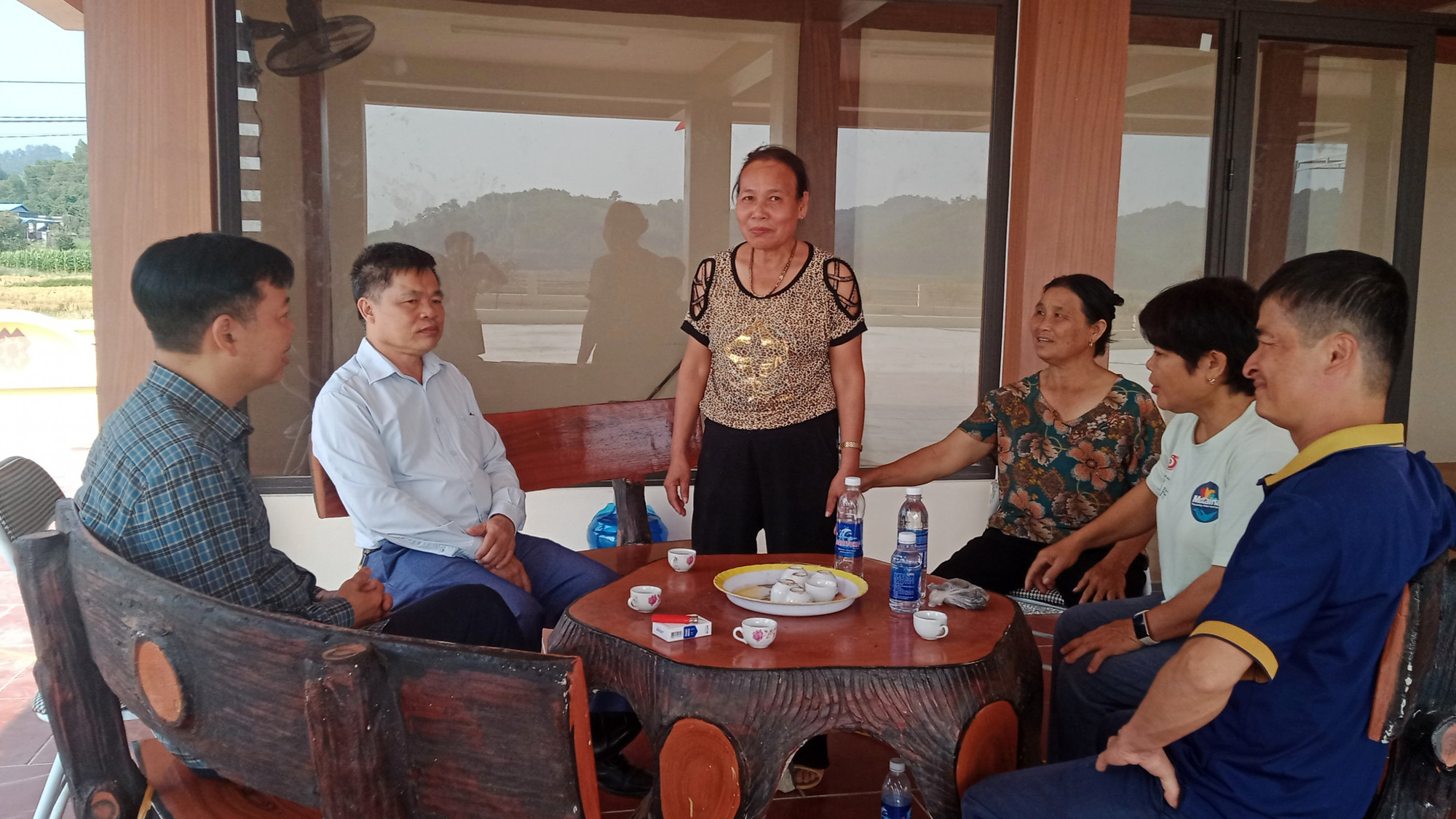 Người dân xóm Bản Đông và lãnh đạo Sở Văn hóa, Thể thao và Du lịch Thái Nguyên bàn bạc, thống nhất quản lý, sử dụng nhà văn hóa hiệu quả Người dân xóm Bản Đông và lãnh đạo Sở Văn hóa, Thể thao và Du lịch Thái Nguyên bàn bạc, thống nhất quản lý, sử dụng nhà văn hóa hiệu quả