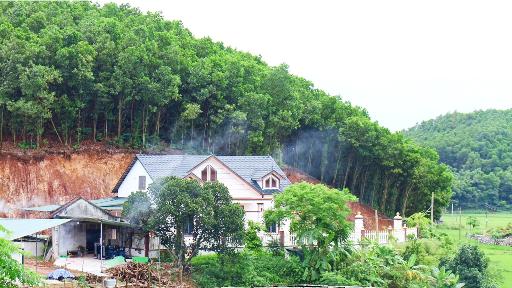 Đồng bào dân tộc Sán Dìu gìn giữ truyền thống, đoàn kết, hộ trợ nhau để xây dựng cuộc sống ngày càng tốt đẹp hơn.