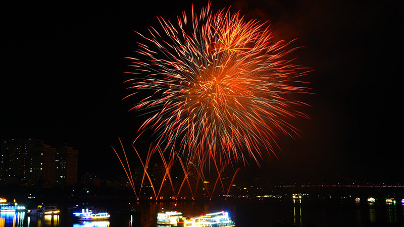 Mỹ với hàng loạt chùm pháo khổng lồ.