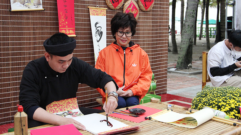 Xin chữ ông đồ.