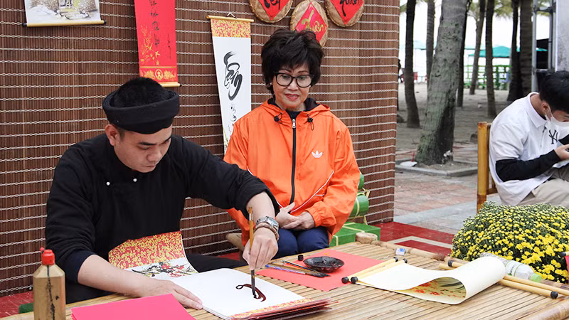 Xin chữ ông đồ.