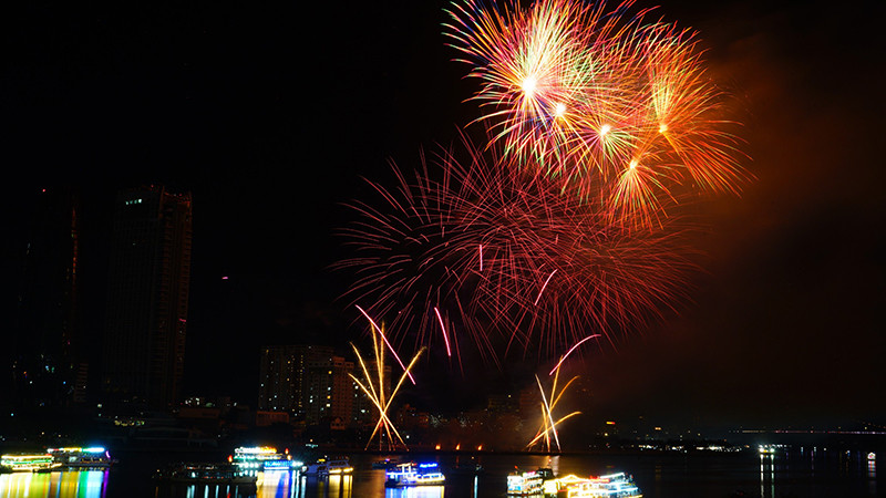 Italia đã đưa hai bài hát của Việt Nam làm nền nhạc.