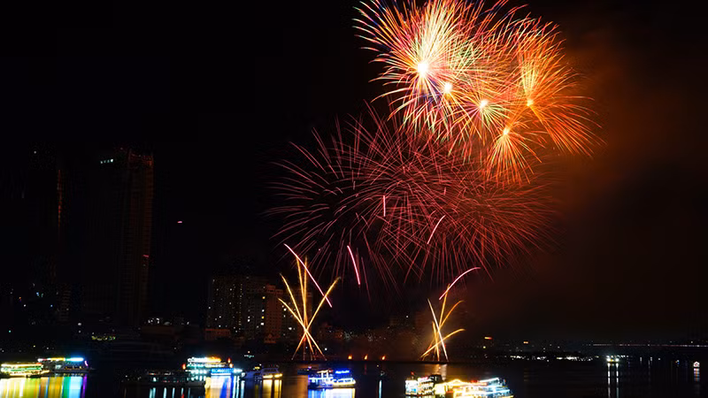 Italia đã đưa hai bài hát của Việt Nam làm nền nhạc.