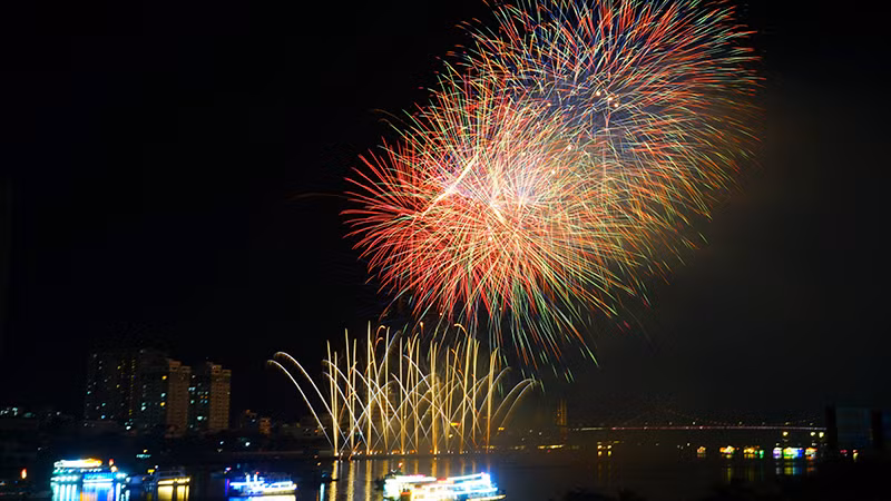 Đêm pháo hoa thứ 2 với chủ đề “Tuyệt tác thiên nhiên”.