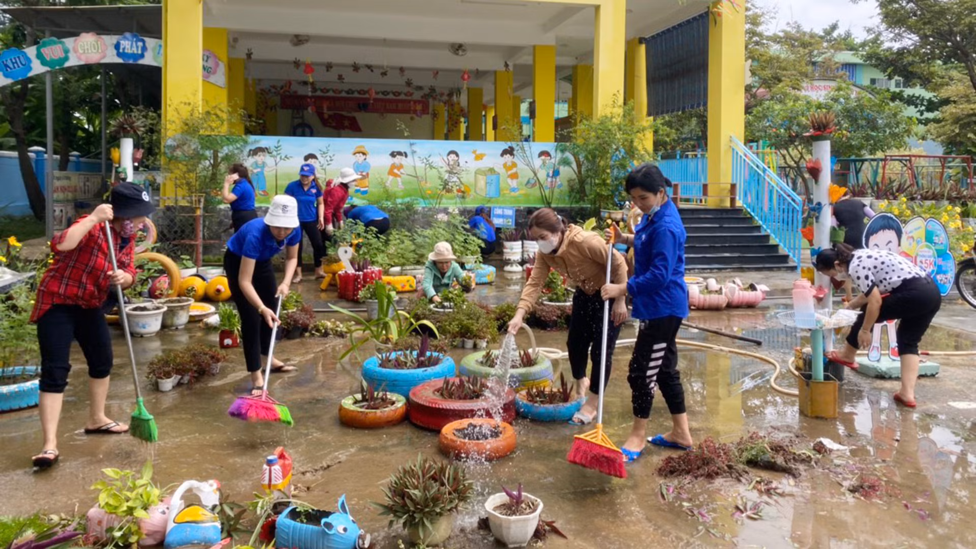 Sự chung tay này góp phần cùng người dân và thành phố nhanh chóng khắc phục mọi thiệt hại, ổn định cuộc sống.
