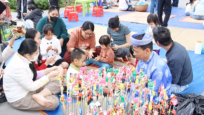 Cùng nhau trải nghiệm.