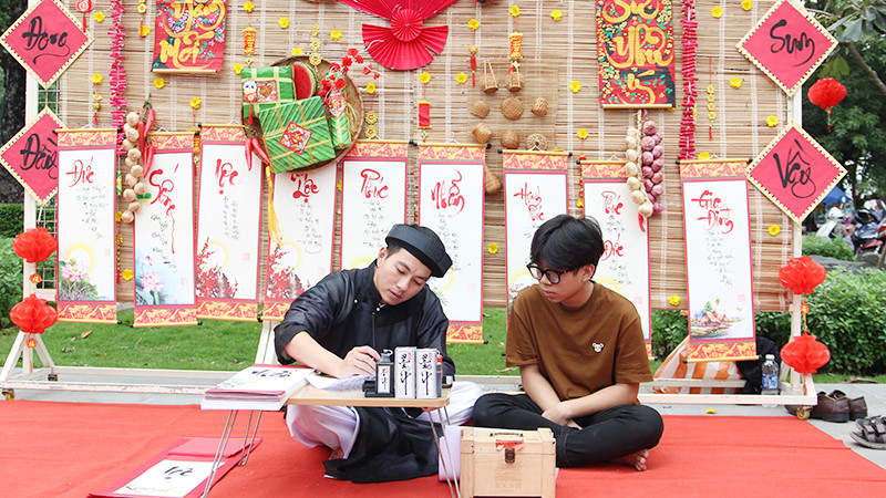 Xin chữ ông đồ.