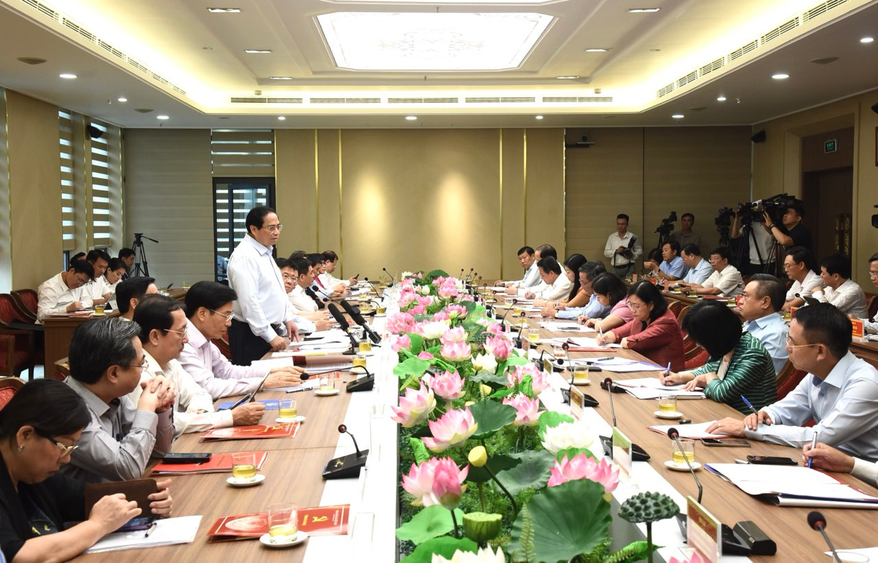 Thủ tướng Phạm Minh Chính chủ trì buổi làm việc với Ban Thường vụ Thành ủy Hà Nội. Thủ tướng Phạm Minh Chính chủ trì buổi làm việc với Ban Thường vụ Thành ủy Hà Nội.