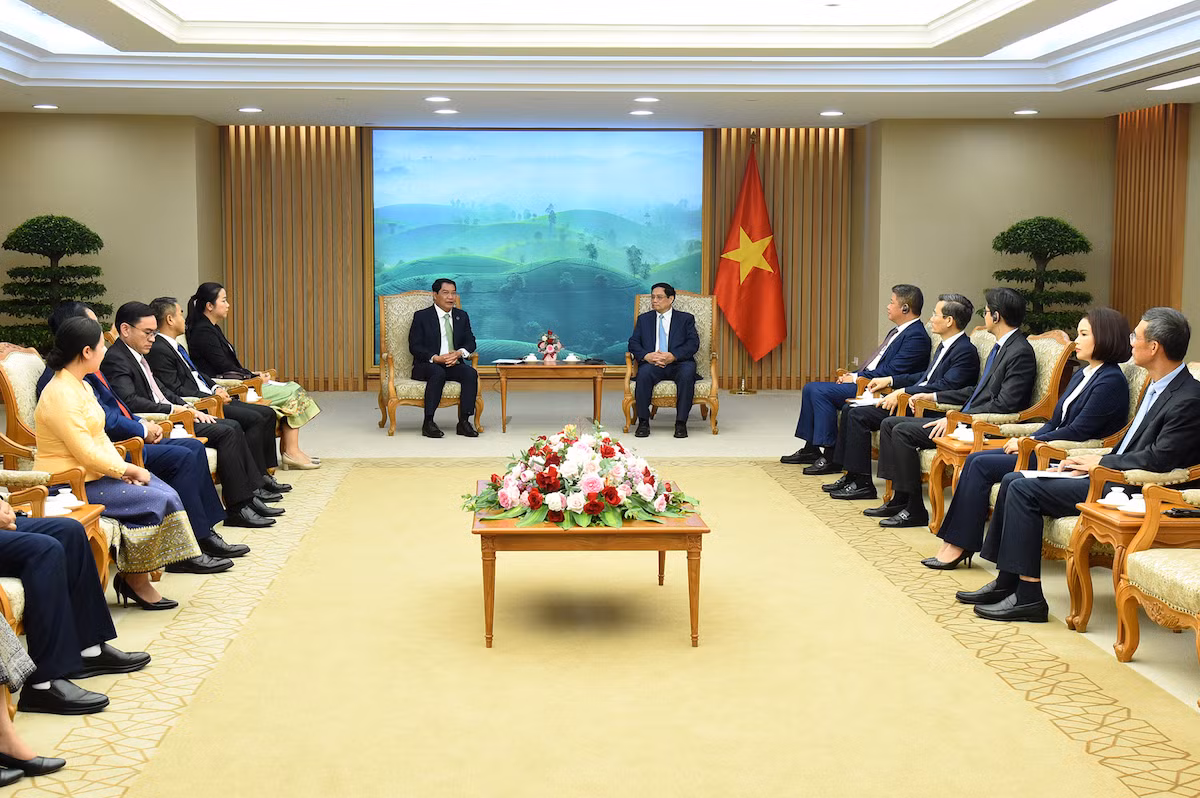 Thủ tướng Phạm Minh Chính tiếp Đô trưởng Atsaphangthong Siphandone và các đại biểu Đoàn thủ đô Vientiane (Lào).