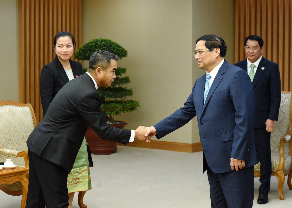 Thủ tướng Phạm Minh Chính đón các thành viên đi cùng Đô trưởng Vientiane (Lào) Atsaphangthong Siphandone. Thủ tướng Phạm Minh Chính đón các thành viên đi cùng Đô trưởng Vientiane (Lào) Atsaphangthong Siphandone.