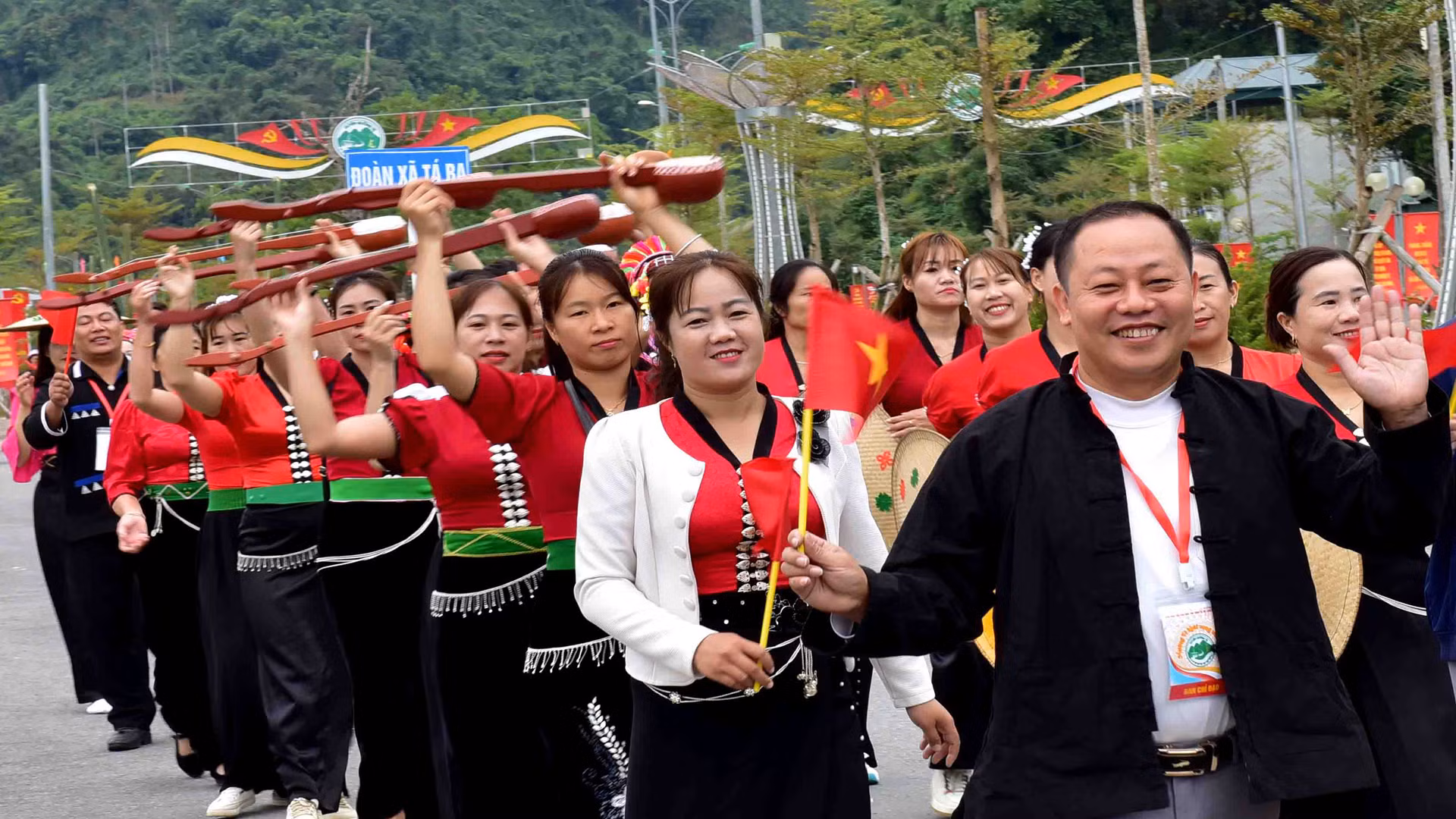 Lễ hội là điểm gặp gỡ và thăng hoa của sắc màu, niềm tin khẳng định những giá trị tốt đẹp của văn hóa truyền thống.