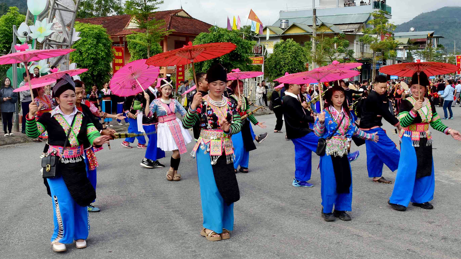 Thông qua lễ hội giúp nâng cao ý thức trách nhiệm trong việc bảo tồn, phát huy các giá trị văn hóa gắn với phát triển kinh tế-xã hội.