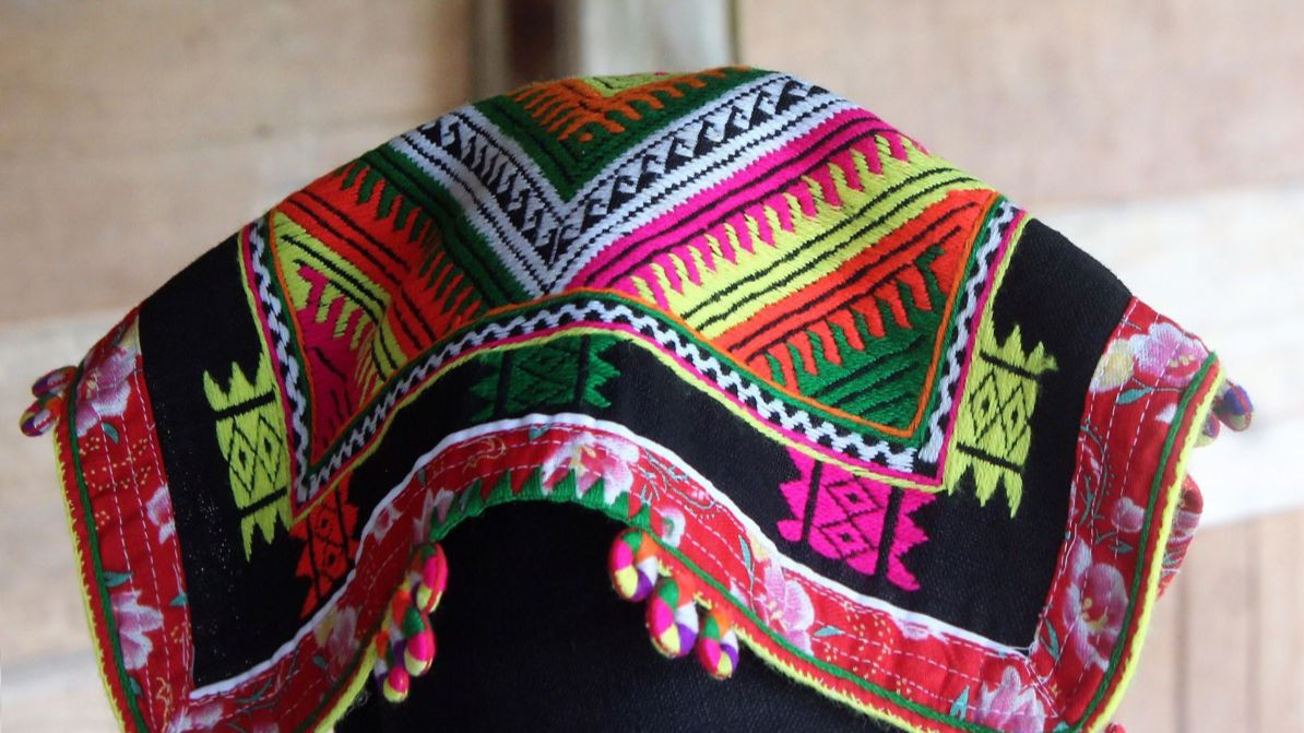 Khăn Piêu có nhiều loại, có loại được thêu hoa văn sặc sỡ, có loại chỉ là một tấm vải bông nhuộm chàm. Khăn Piêu có nhiều loại, có loại được thêu hoa văn sặc sỡ, có loại chỉ là một tấm vải bông nhuộm chàm.