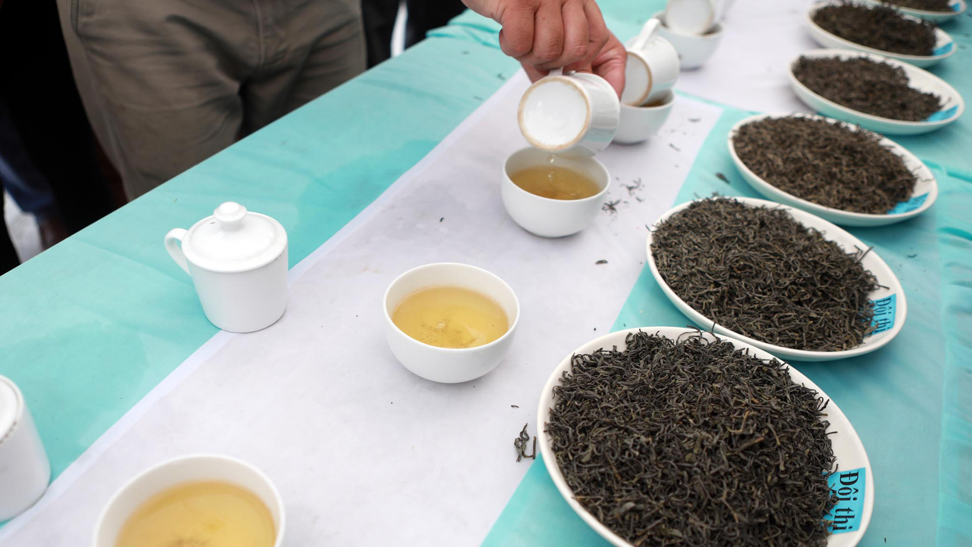 Người dân và du khách sẽ được thưởng trà ngay sau khi cuộc thi kết thúc.