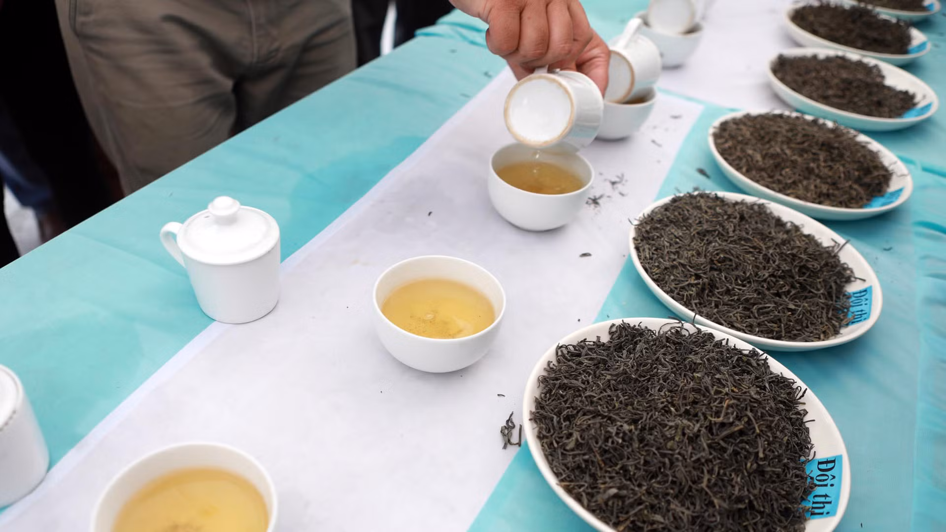 Người dân và du khách sẽ được thưởng trà ngay sau khi cuộc thi kết thúc.