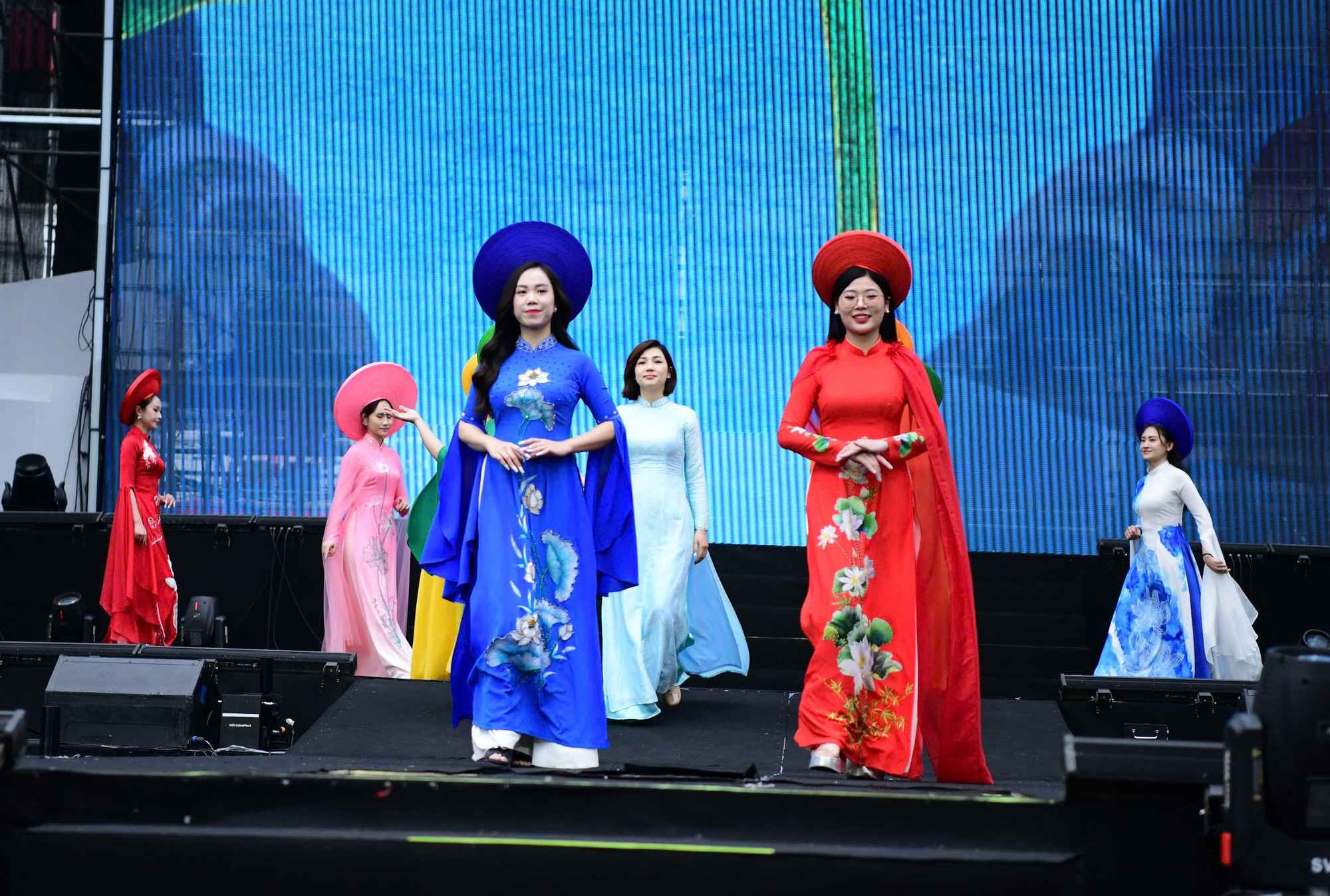 Màn trình diễn của Hội phụ nữ Công an tỉnh Quảng Ninh.