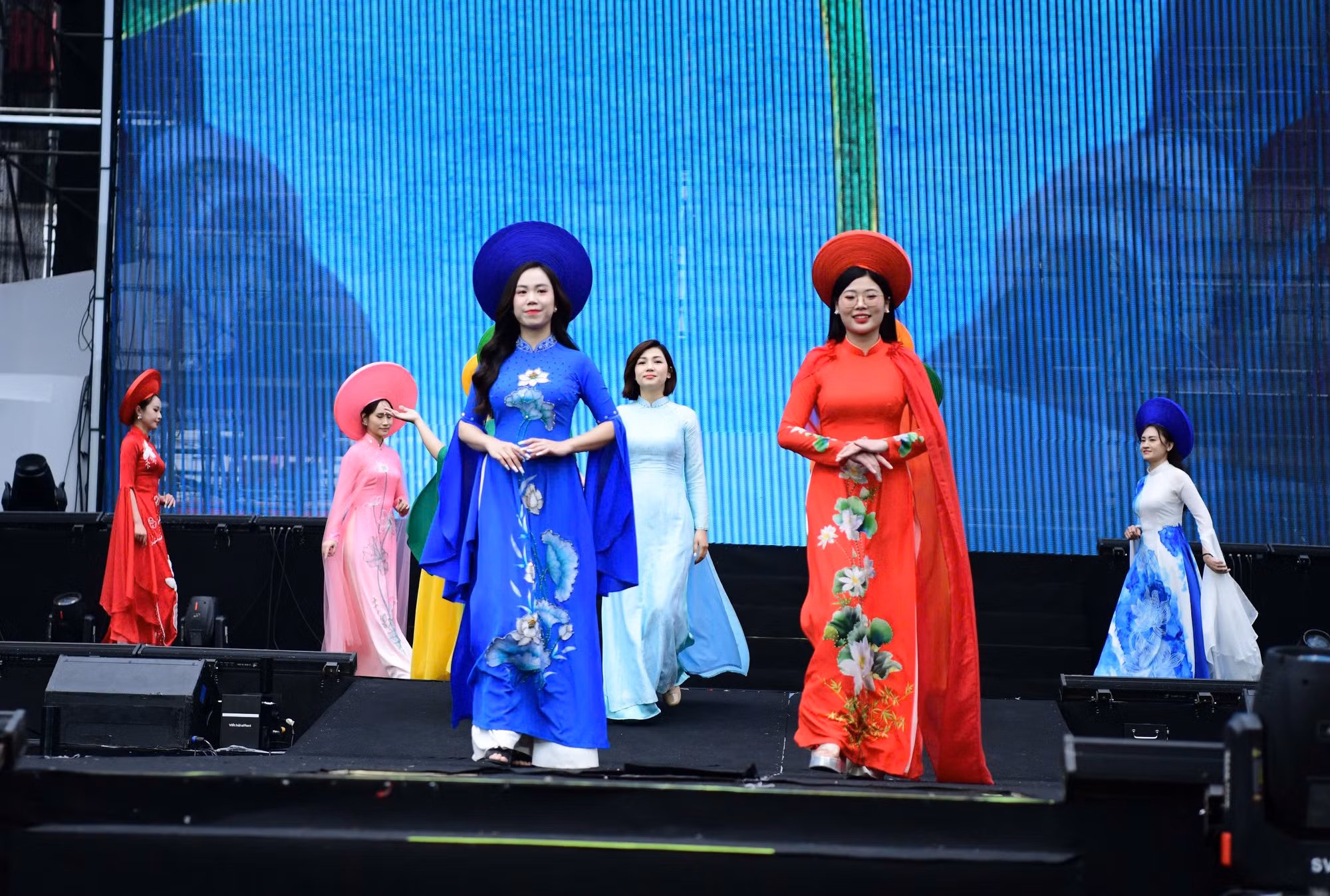 Màn trình diễn của Hội phụ nữ Công an tỉnh Quảng Ninh.