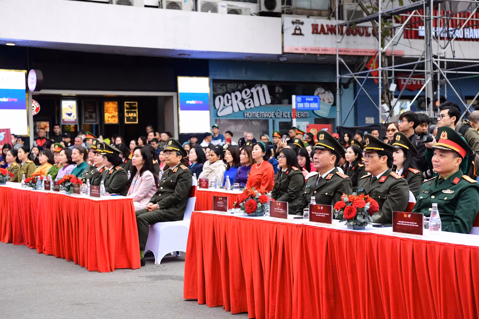 Chương trình thu hút sự quan tâm của lãnh đạo các Cục nghiệp vụ Bộ Công an, lãnh đạo thành phố Hà Nội, đại diện Liên hợp quốc và các Đại sứ quán.