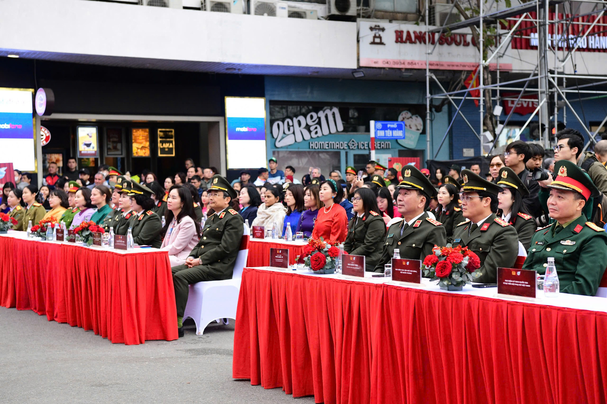 Chương trình thu hút sự quan tâm của lãnh đạo các Cục nghiệp vụ Bộ Công an, lãnh đạo thành phố Hà Nội, đại diện Liên hợp quốc và các Đại sứ quán.