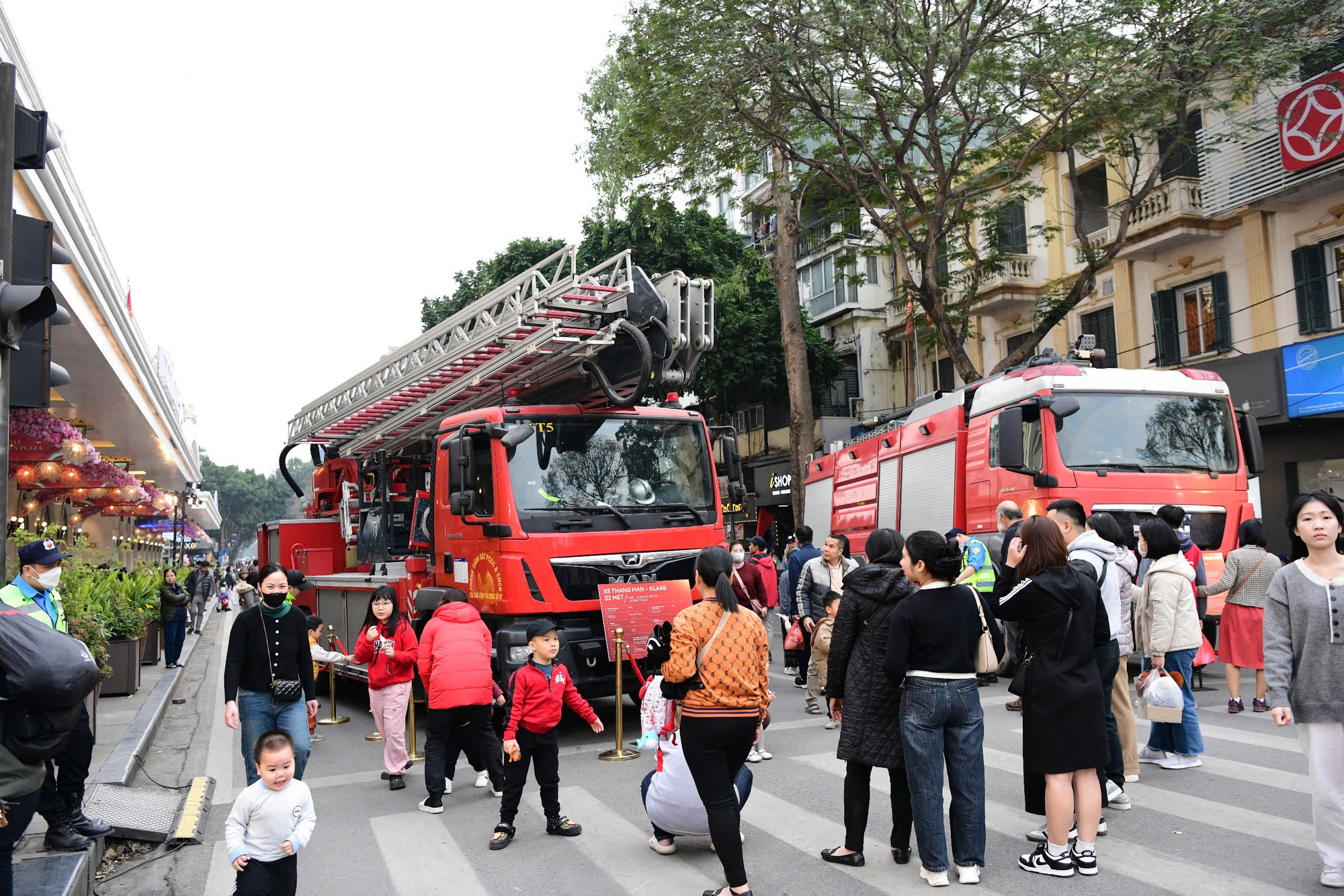 Những màn trình diễn thực nghiệm và trưng bày ấn tượng đã gửi gắm thông điệp mạnh mẽ: Lực lượng Công an Nhân dân Việt Nam không chỉ xuất sắc trong chiến thuật, mà còn kiên cường, sẵn sàng đối mặt với mọi thử thách để bảo vệ vững chắc an ninh quốc gia và trật tự xã hội.