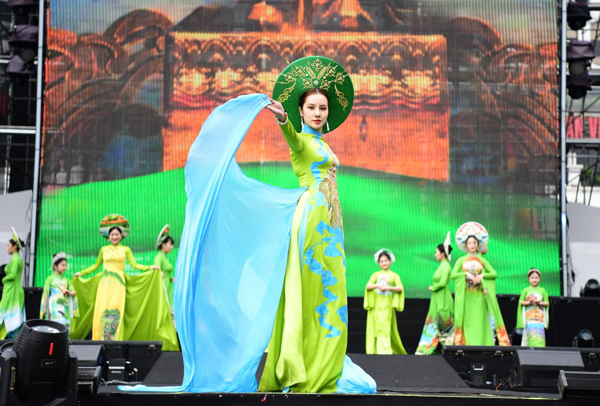 Màn trình diễn của Hội phụ nữ Công an tỉhành phố Hải Phòng.