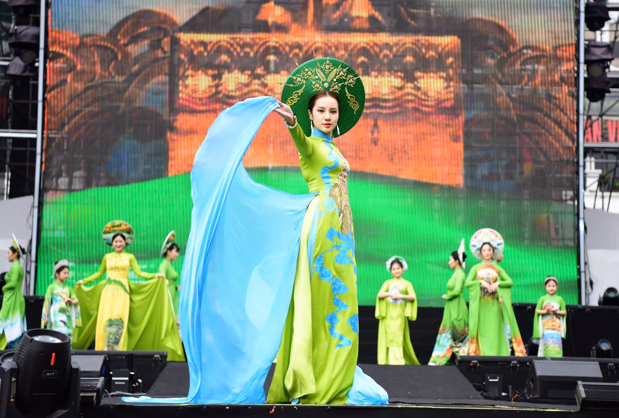 Màn trình diễn của Hội phụ nữ Công an tỉhành phố Hải Phòng.