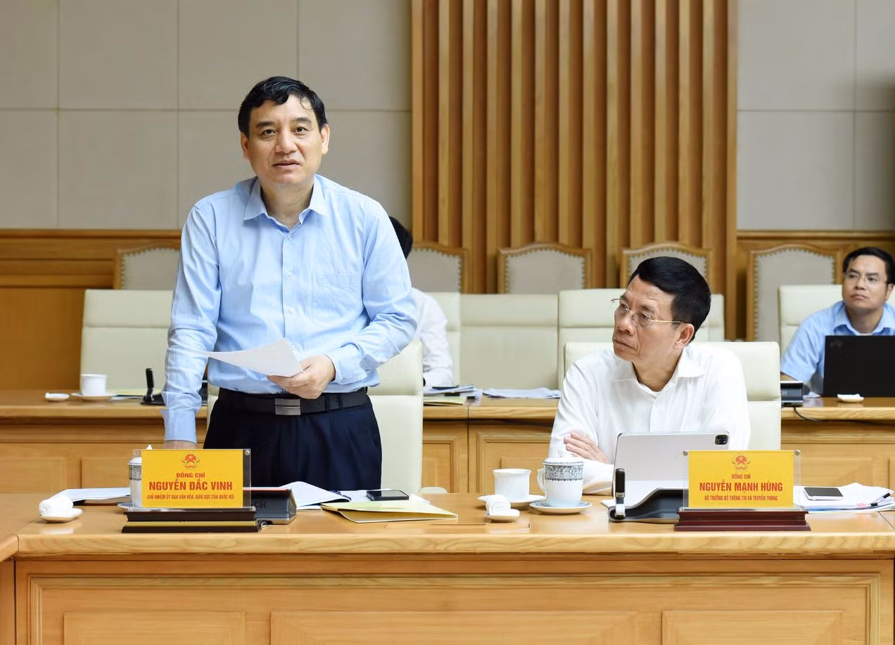 Chủ nhiệm Ủy ban Văn hóa, Giáo dục của Quốc hội Nguyễn Đắc Vinh phát biểu.