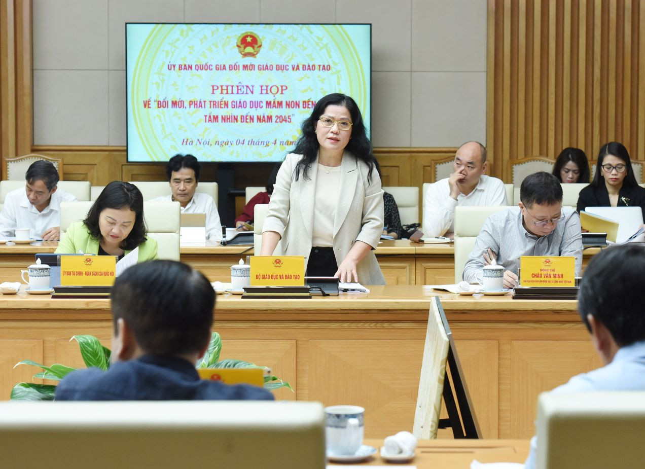 Thứ trưởng Giáo dục và Đào tạo Nguyễn Thị Kim Chi phát biểu.