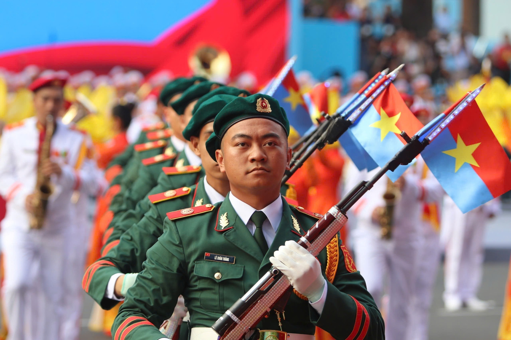 Màn súng kết hợp quân nhạc xếp hình nghệ thuật “Đất nước trọn niềm vui” do Đoàn Nghi lễ Quân đội, Trường Đại học Văn hoá Nghệ thuật Quân đội, Đoàn Văn công Quân khu 1, Đoàn văn công quân khu 3 , Đoàn văn công Quân khu 9 biểu diễn. Ảnh: TTXVN Màn súng kết hợp quân nhạc xếp hình nghệ thuật “Đất nước trọn niềm vui” do Đoàn Nghi lễ Quân đội, Trường Đại học Văn hoá Nghệ thuật Quân đội, Đoàn Văn công Quân khu 1, Đoàn văn công quân khu 3 , Đoàn văn công Quân khu 9 biểu diễn. Ảnh: TTXVN