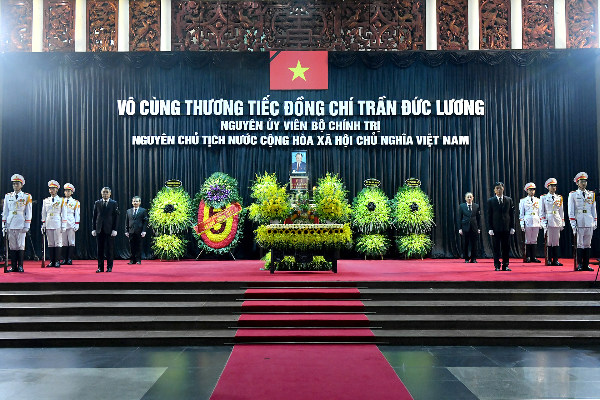 Linh cữu nguyên Chủ tịch nước Trần Đức Lương được quàn tại Nhà tang lễ Quốc gia (số 5 Trần Thánh Tông, thành phố Hà Nội). Ảnh Đăng Khoa