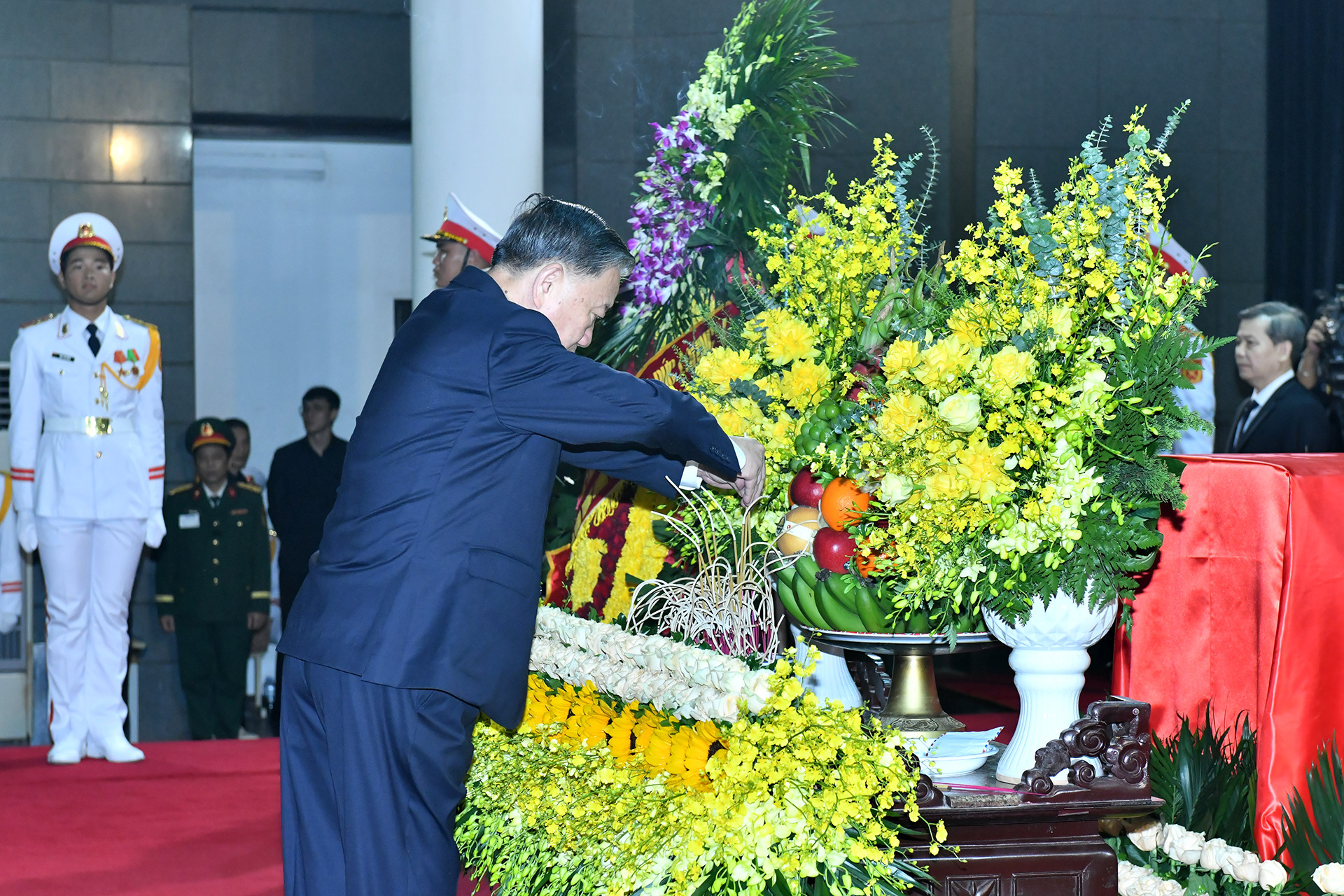 Tổng Bí thư Tô Lâm viếng nguyên Chủ tịch nước Trần Đức Lương.