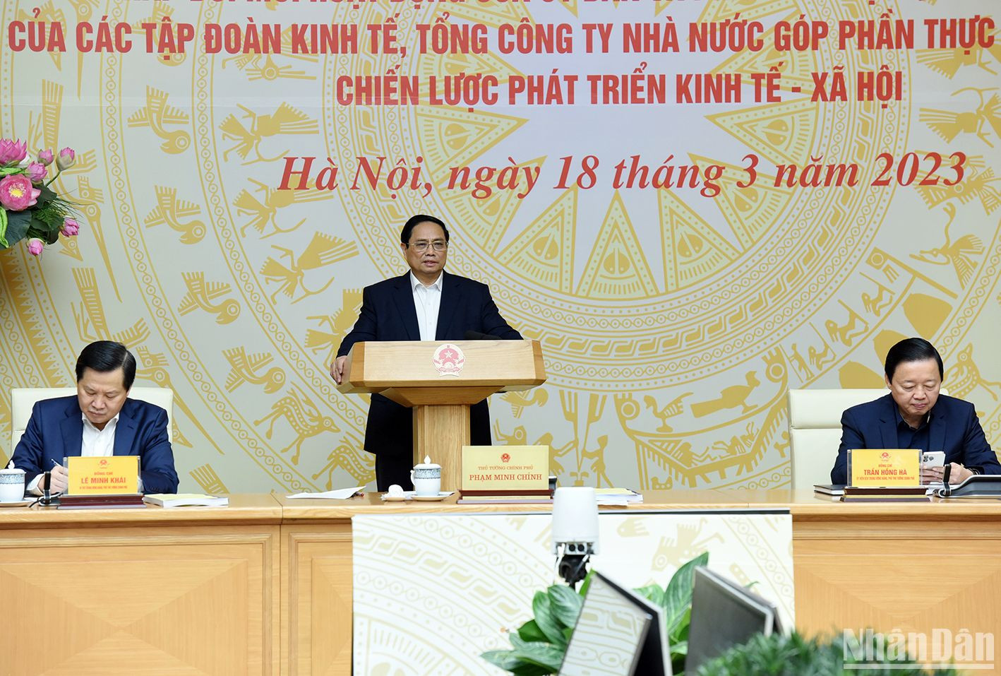 Thủ tướng đề nghị các đại biểu tập trung thảo luận, đánh giá kỹ lưỡng về những thành tựu, kết quả đã đạt được để tiếp tục phát huy, chỉ ra những việc chưa làm được, những tồn tại, hạn chế cần khắc phục. Thủ tướng đề nghị 19 tập đoàn, tổng công ty nâng cao nhận thức và trách nhiệm chính trị với tài sản, nguồn vốn của Nhà nước, đẩy mạnh triển khai các dự án đầu tư lớn, trọng điểm.