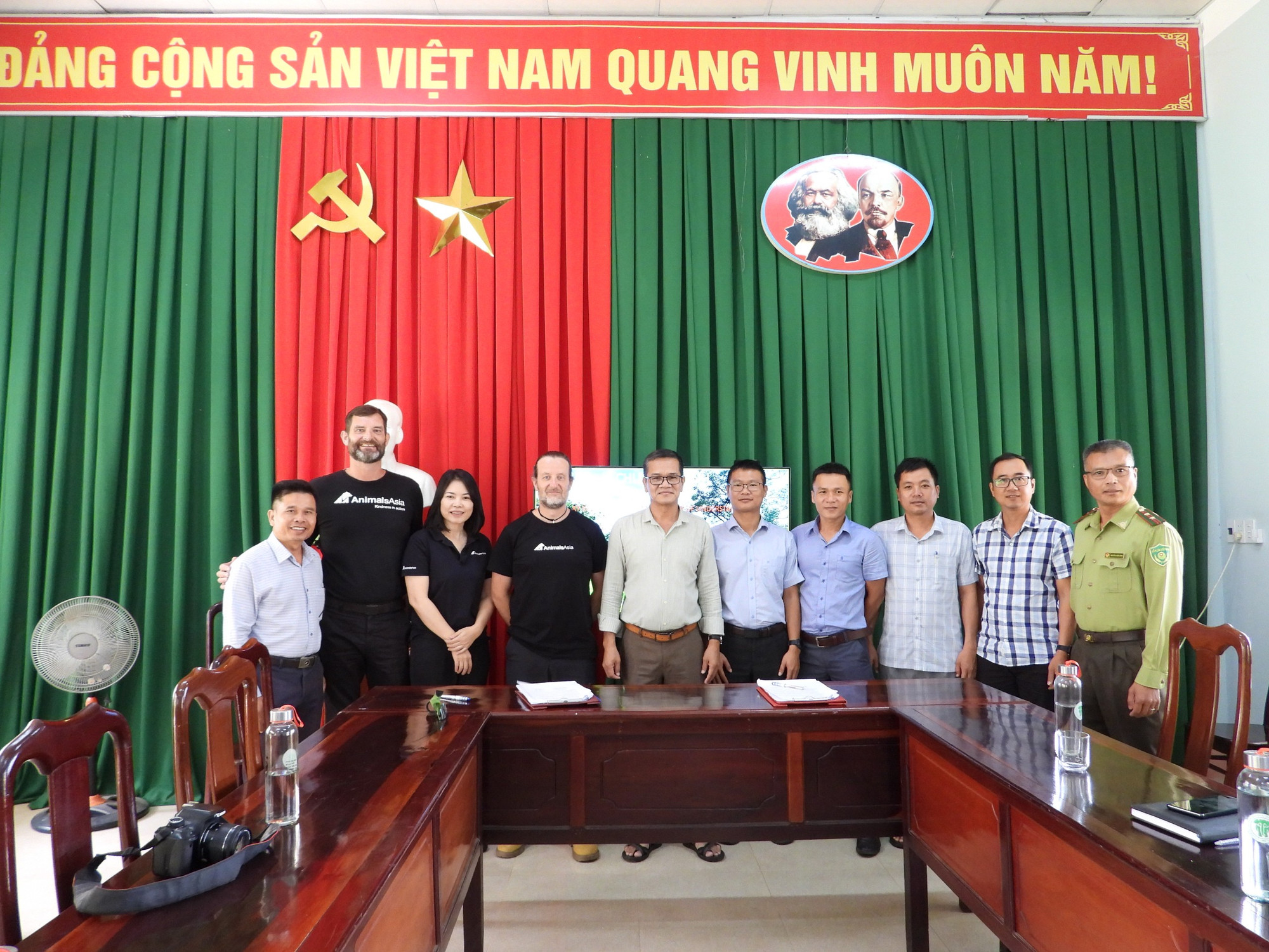 Lễ ký thỏa thuận hợp tác giai đoạn 2 giữa Animals Asia cùng Vườn quốc gia Yok Đôn. (Ảnh: Animals Asia cung cấp)