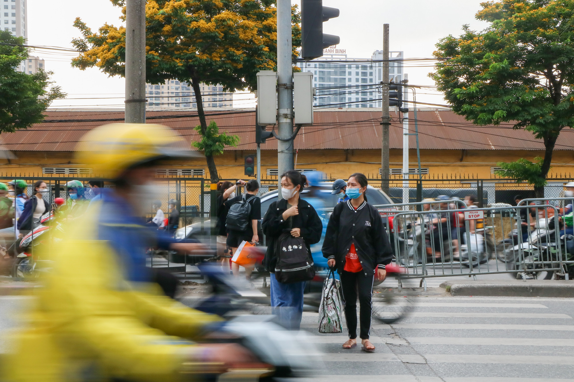 Phần lớn những người về quê là các bạn sinh viên, tranh thủ thời gian nghỉ lễ để về với gia đình.