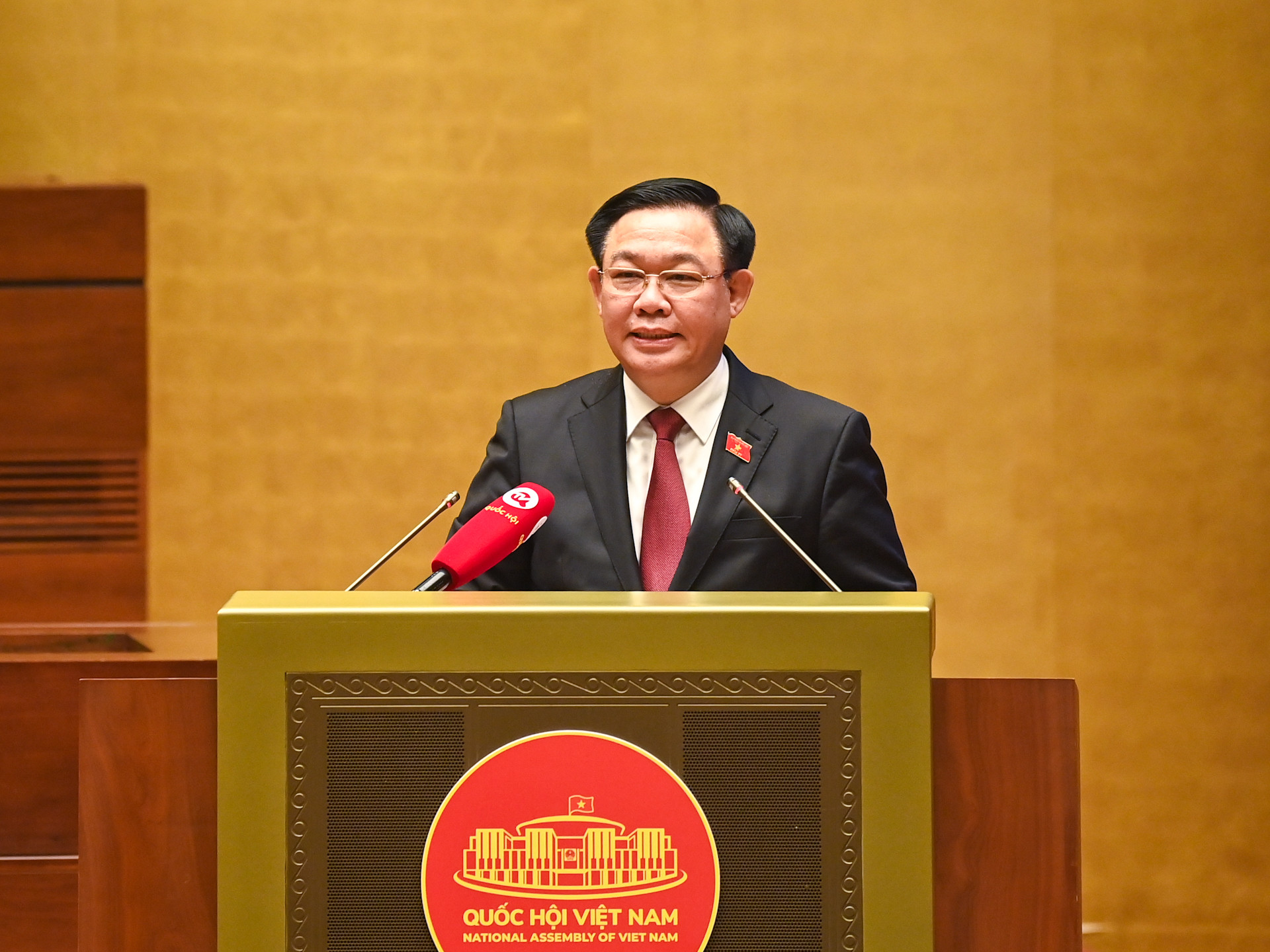 Chủ tịch Quốc hội Vương Đình Huệ phát biểu động viên, chia sẻ và chỉ đạo tại buổi gặp mặt.