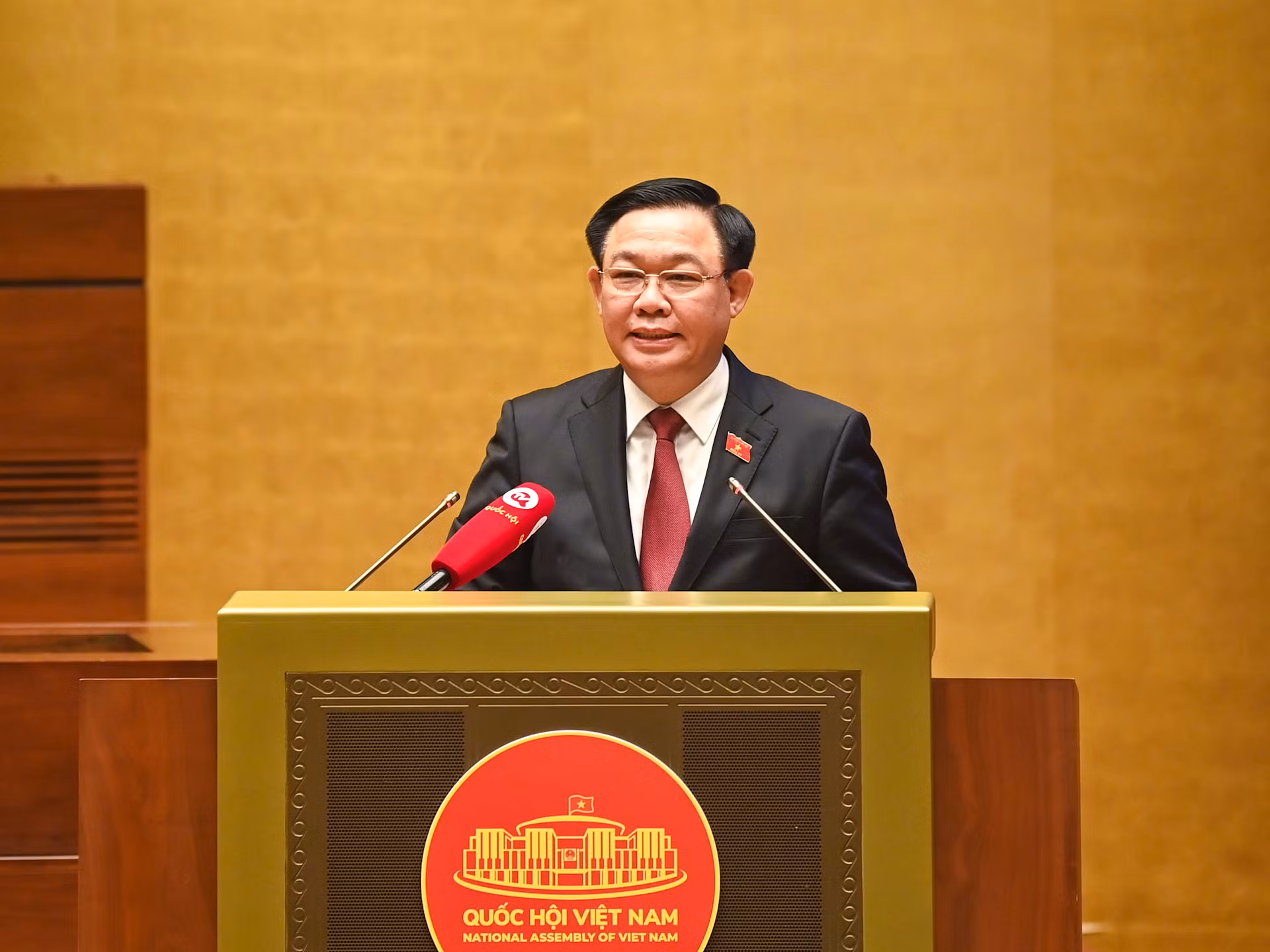 Chủ tịch Quốc hội Vương Đình Huệ phát biểu động viên, chia sẻ và chỉ đạo tại buổi gặp mặt.