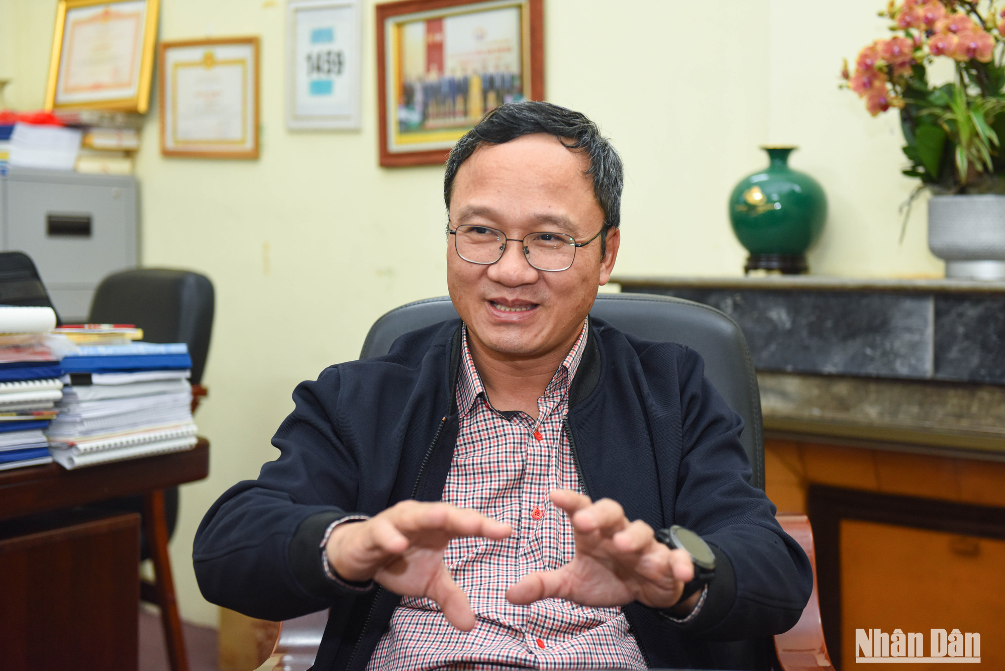 Ông Khuất Việt Hùng cho rằng: Việc phát hiện và xử lý vi phạm nồng độ cồn sẽ giúp ngăn chặn từ xa nguy cơ về tai nạn giao thông. Do đó, số trường hợp bị phát hiện và xử phạt tăng là một tín hiệu đáng mừng. (Ảnh: Thành Đạt)