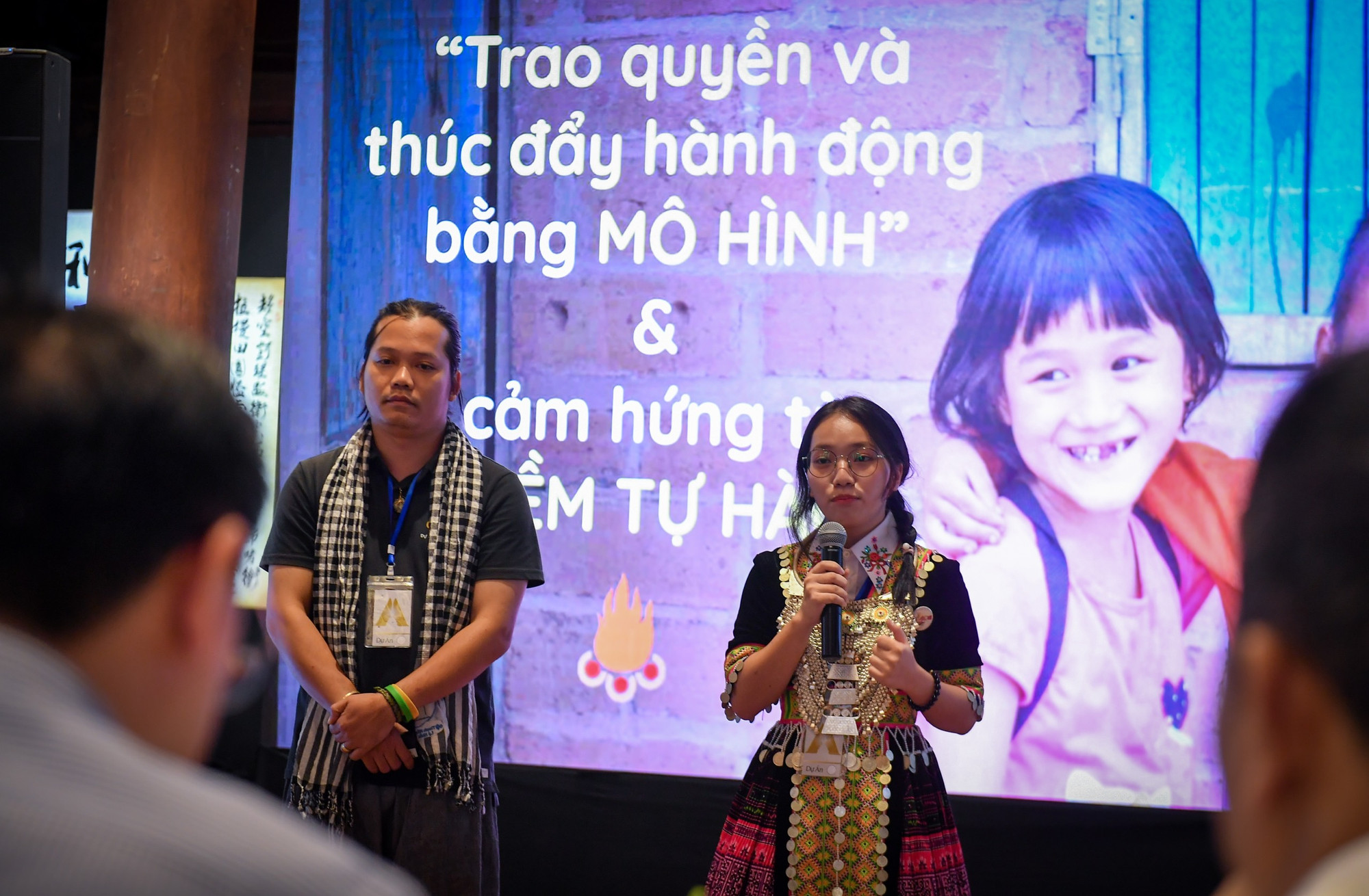 Phần trình bày của đại diện nhóm Dự án Nuôi em. Phần trình bày của đại diện nhóm Dự án Nuôi em.