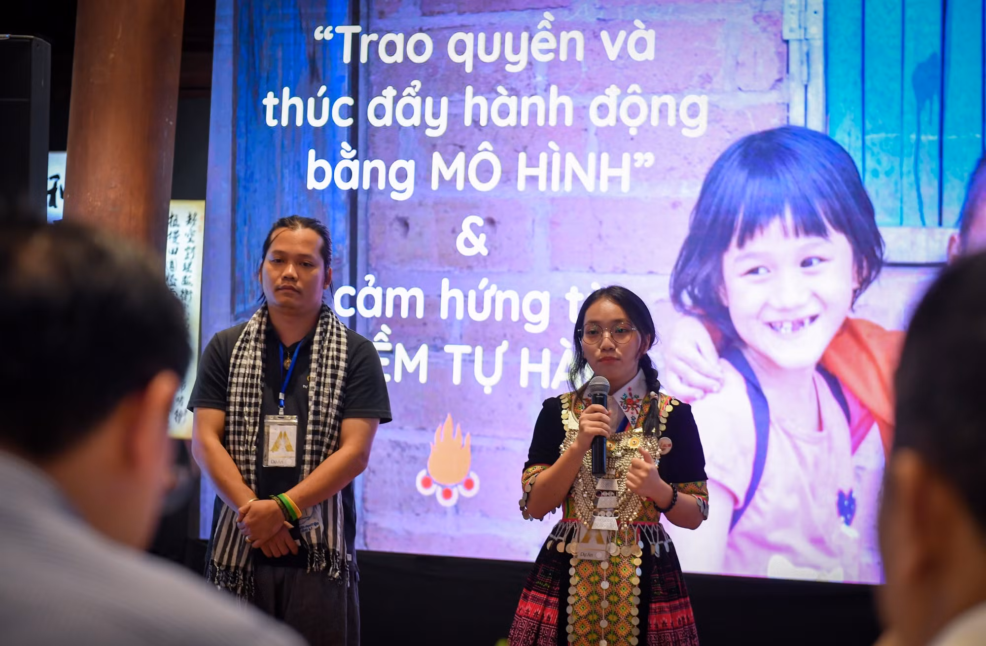 Phần trình bày của đại diện nhóm Dự án Nuôi em. Phần trình bày của đại diện nhóm Dự án Nuôi em.