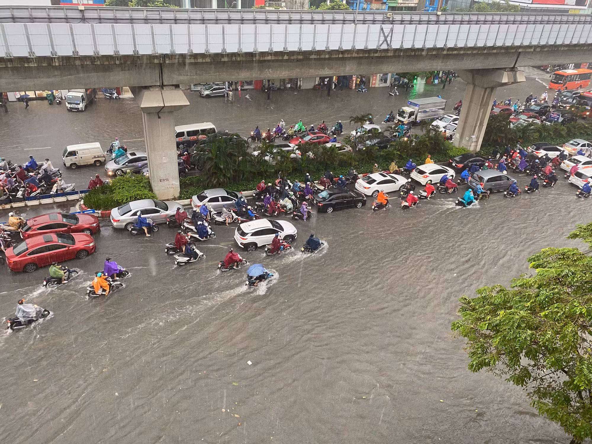 Toàn cảnh đường Nguyễn Trãi (Thanh Xuân, Hà Nội) vào 9 giờ 20 phút sáng 28/9.