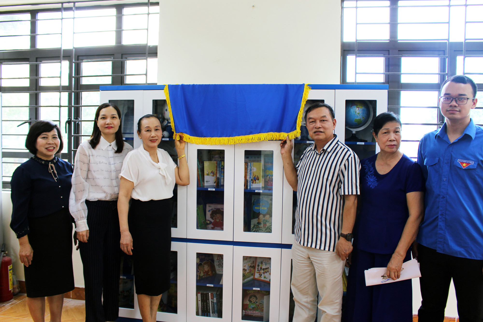 Bà Nguyễn Thị Luận (thứ ba từ bên trái sang) trong một hoạt động của Liên Chi hội bảo vệ quyền trẻ em tỉnh Quảng Ninh.