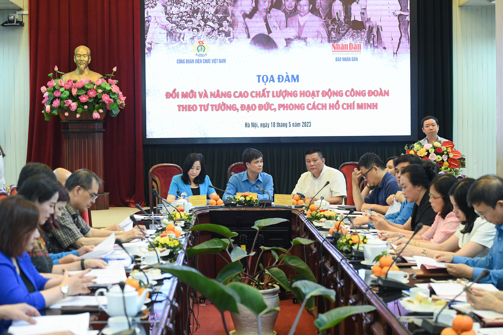 Chiều 18/5, Báo Nhân Dân và Công đoàn Viên chức Việt Nam phối hợp tổ chức Tọa đàm “Đổi mới và nâng cao chất lượng hoạt động công đoàn theo tư tưởng, đạo đức, phong cách Hồ Chí Minh”. Chiều 18/5, Báo Nhân Dân và Công đoàn Viên chức Việt Nam phối hợp tổ chức Tọa đàm “Đổi mới và nâng cao chất lượng hoạt động công đoàn theo tư tưởng, đạo đức, phong cách Hồ Chí Minh”.