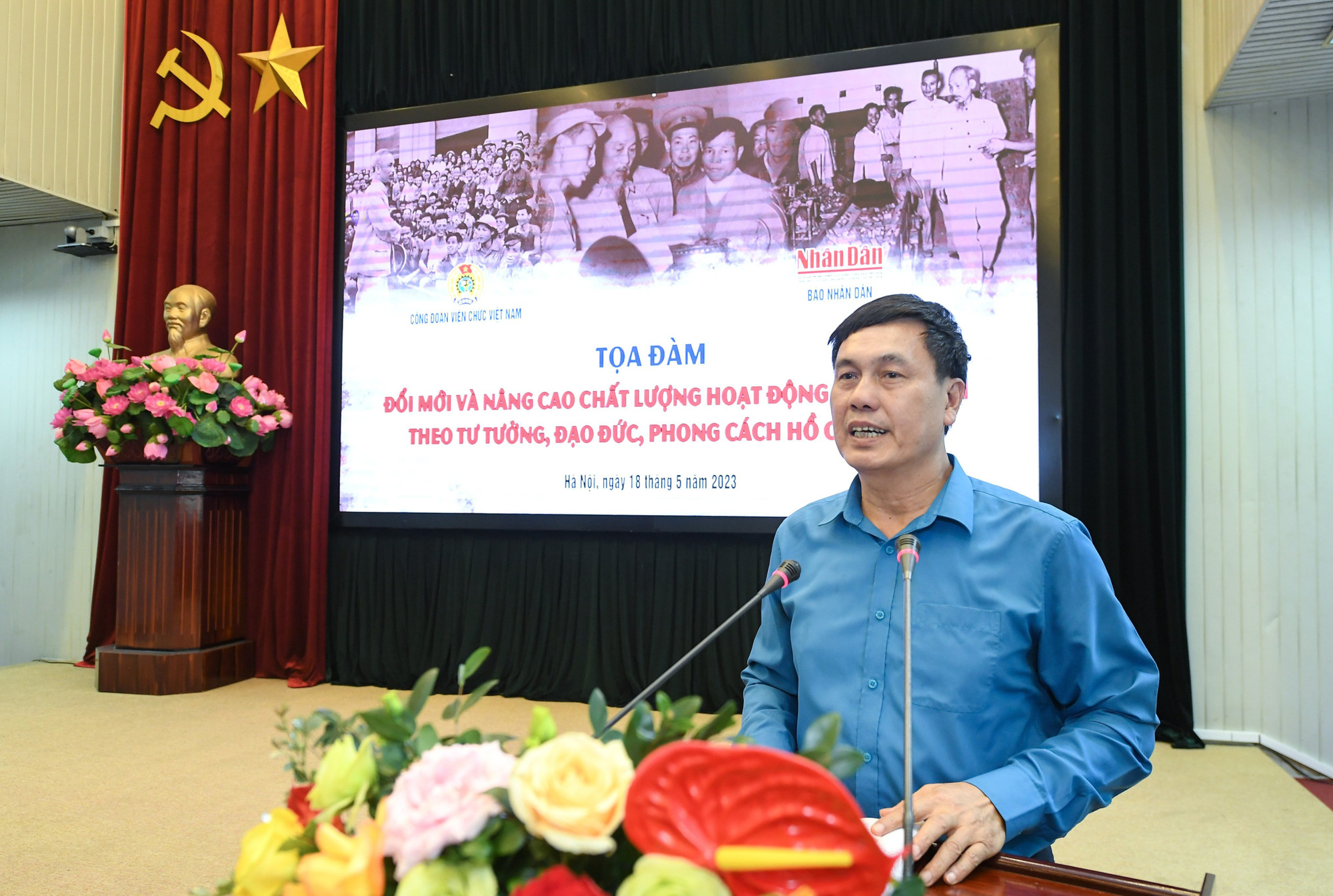 Đồng chí Trần Huy Toản, Phó Chủ tịch Công đoàn Bộ Văn hóa, Thể thao và Du lịch trình bày tham luận "Công đoàn với việc tham gia cải thiện, nâng cao đời sống văn hóa, tinh thần cho đoàn viên và người lao động theo tư tưởng Hồ Chí Minh". Đồng chí Trần Huy Toản, Phó Chủ tịch Công đoàn Bộ Văn hóa, Thể thao và Du lịch trình bày tham luận "Công đoàn với việc tham gia cải thiện, nâng cao đời sống văn hóa, tinh thần cho đoàn viên và người lao động theo tư tưởng Hồ Chí Minh".