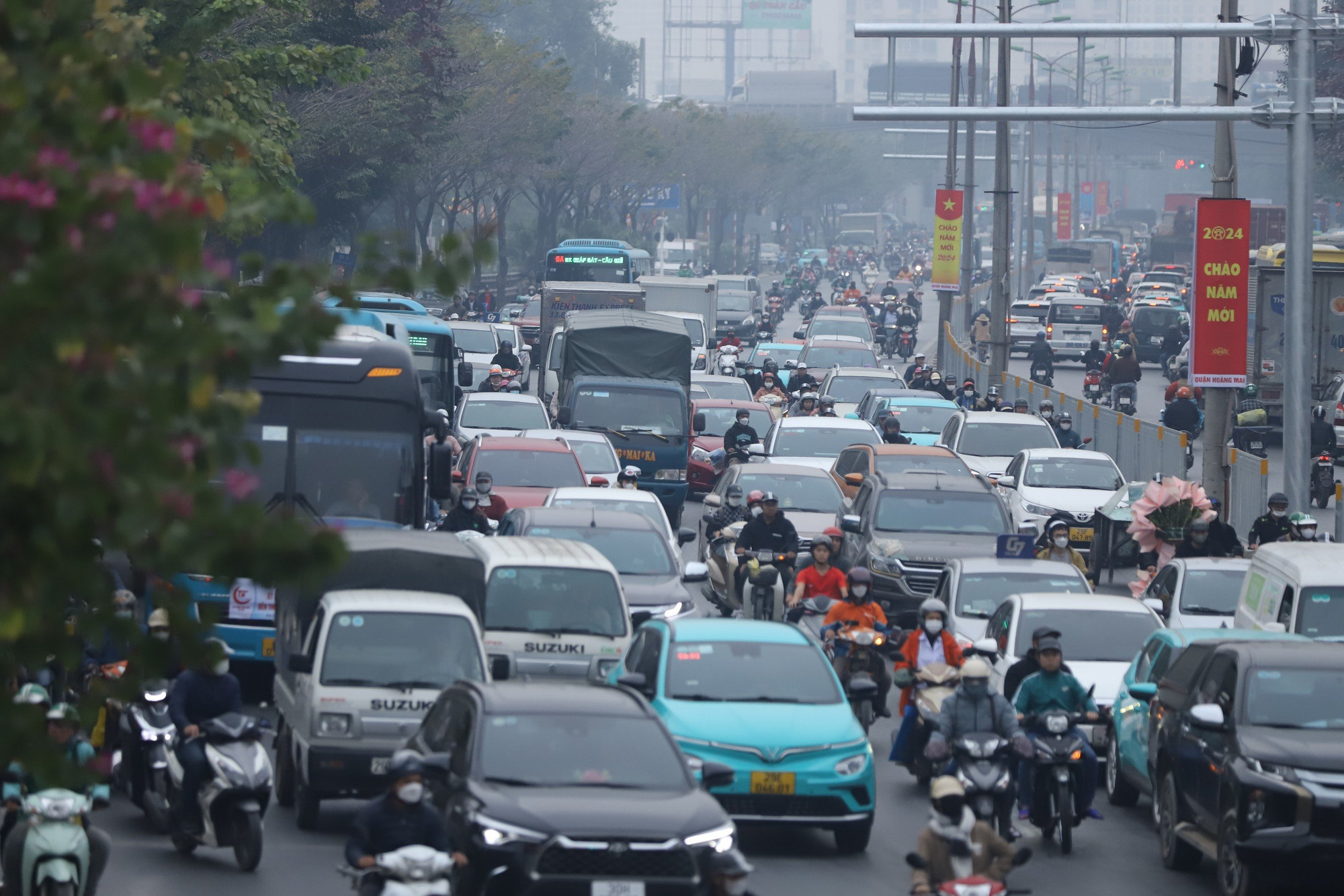 Tuyến đường rơi vào trạng thái ùn ứ cục bộ. Tuy nhiên, các phương tiện vẫn có thể di chuyển chậm.