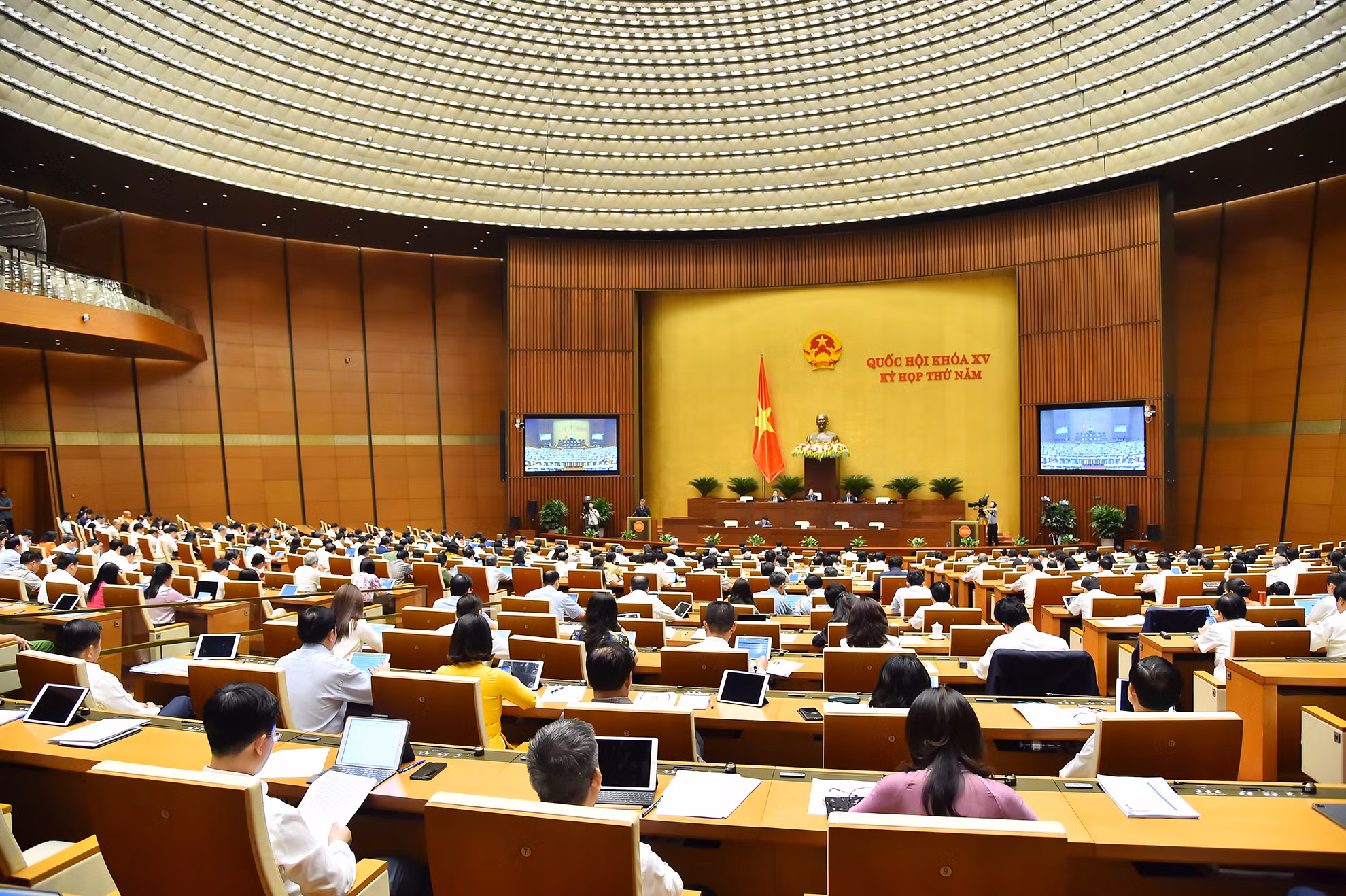 Quang cảnh phiên họp về công tác nhân sự của Quốc hội tại Hội trường Diên Hồng.